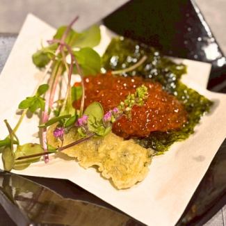 Salmon roe and seaweed