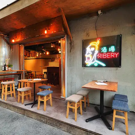 開放感にあふれる外のオープンテラス席で風を感じながら乾杯★