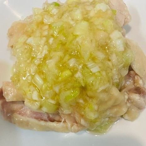 蒸し鶏のネギショウガソース
