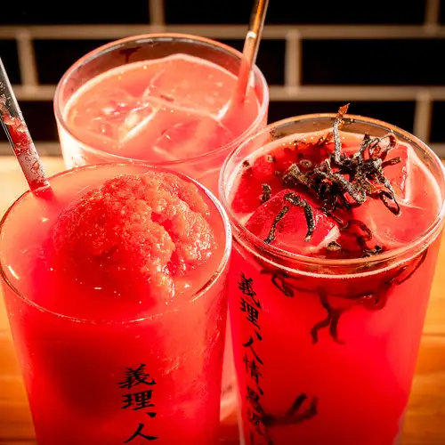 各种饮品,适合大家一起享用。