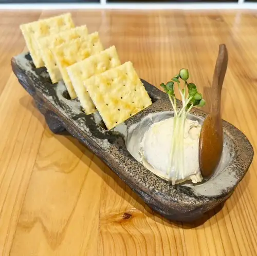 とりあえず鮭クリチ　～クラッカー添え～
