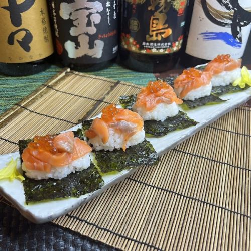 Parent-child sushi with salmon and salmon roe