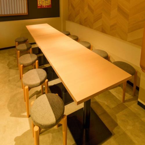 Table seating ideal for 7 to 8 people, small group banquets & launches, etc.