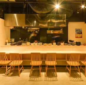 A popular counter seat where you can watch the cooking scene with a live feel! It's also popular with couples, so please use it on a date♪