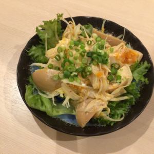 半熟煮玉子と玉ねぎサラダ