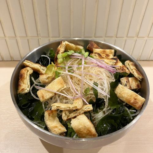 日式裙带菜炸豆腐沙拉