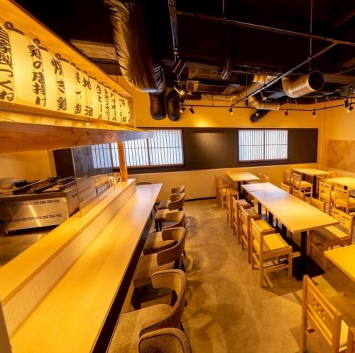欢迎独自用餐或小团体用餐。店内还设有吧台座位，非常适合下班后小酌一杯。