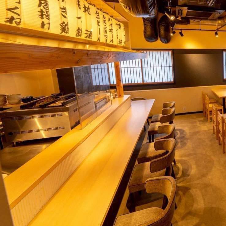 カウンター席もご用意！大中小型宴会可！コースは3500円～ご用意