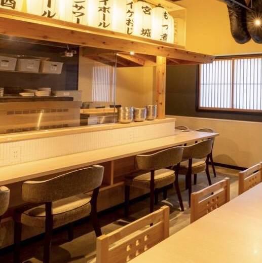 【大人気のカウンター席】ライブ感のあるカウンター席は1名様からでもお気軽にご利用可能！！アラカルトでのお食事もおすすめ♪カウンター席は10席ございますのでサクッと仕事終わりの同僚と飲みに行くのも◎【仙台駅徒歩1分の好立地！】《☆各種宴会予約受付中☆》各種ご宴会は当店で東北の食材×地酒をお愉しみ下さい♪