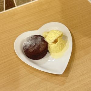 フォンダンショコラアイス添え