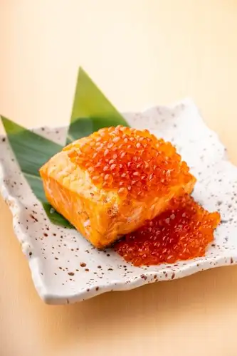鮭の炭火焼いくらのせ