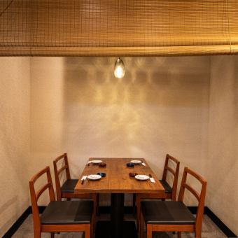 There is also a semi-private room for a small number of people! A shop where you can enjoy lava grilled, super rare beef pork cutlet, grilled meat, and motsunabe ♪