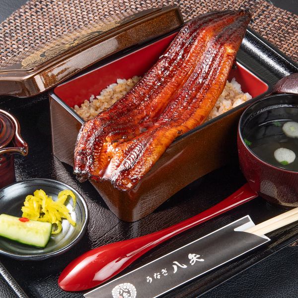 【お重からはみ出るほどの豪勢な鰻！SNS映えもバッチリ◎】鰻重 特上2900円(税込)