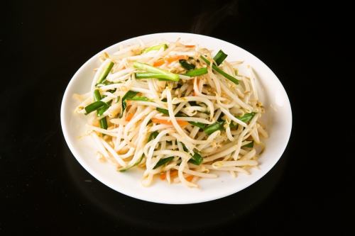 Stir-fired bean sprouts