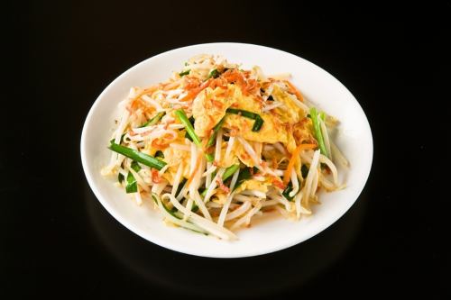 Stir-fried kimchi vegetables / stir-fried egg with sakura shrimp / cabbage teppanyaki