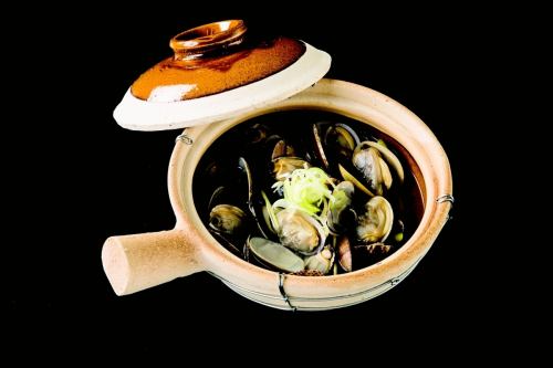 Steamed clams / Sazae with green onion oil