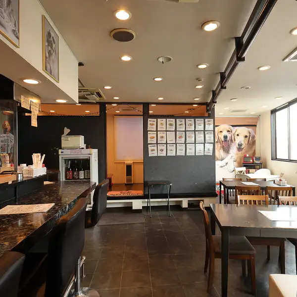 当店は全席喫煙可能となっております！愛煙家の方も、お食事やお酒を楽しみながら、店内でゆったりとご自分の時間をお過ごしいただけます。お仕事帰りのリフレッシュや、ご友人との語らいの場としてぜひご利用ください。アットホームな空間で、日々の疲れを癒す心地よいひとときを提供いたします。