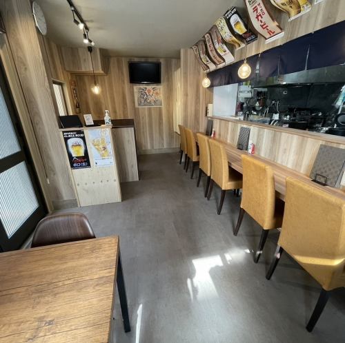 温かみのある隠れ家のような店内空間◎