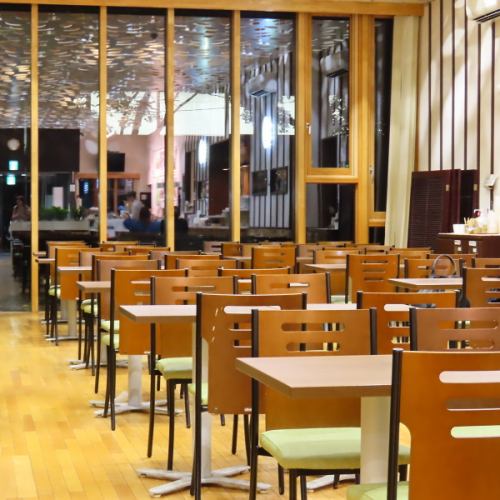 テーブル席48席、カウンター席10席を用意しており用途に合わせてご利用いただけます。※混み合った際には席の移動をお願いする可能性がございます。予めご了承ください。