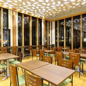 宴会利用での貸切もご案内しております。着席は48名様、立食は80名までご案内可能ですのでお気軽にお問い合わせくださいませ。※店舗の貸切は20名様以上でのサービスとなっております。