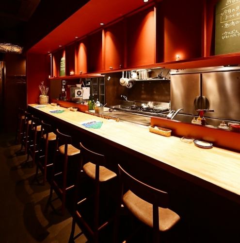 ライブ感満載のカウンター席♪目の前で焼き上げる絶品料理をお楽しみください！