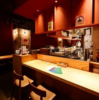 カウンター席はL字型で7席・3席の計10席ご用意しております★