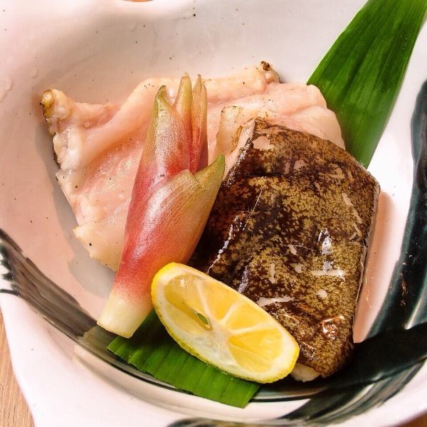 皮だけ焼き上げた一品！【活うつぼの生タタキ】