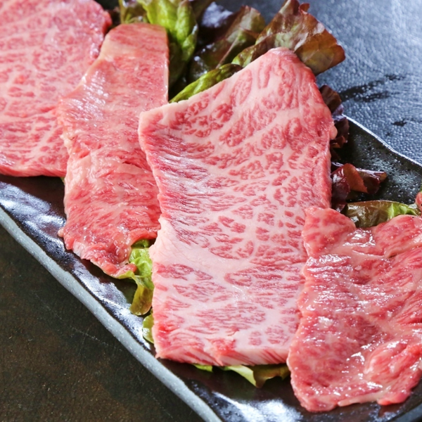 Reasonably priced A5 Japanese black beef ☆ Please entwin the popular Zabton with raw eggs ♪