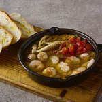 海老とキノコのアヒージョ