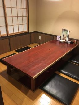 A semi-private room with a sunken kotatsu seating for 6 people.It is a seat where you can relax.