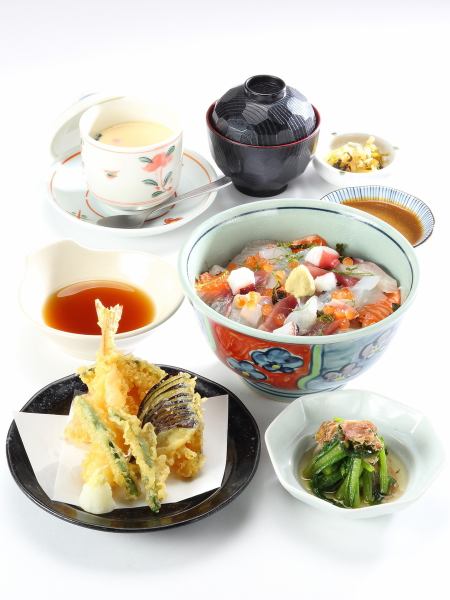 [Lunch] Seafood bowl set meal with tempura