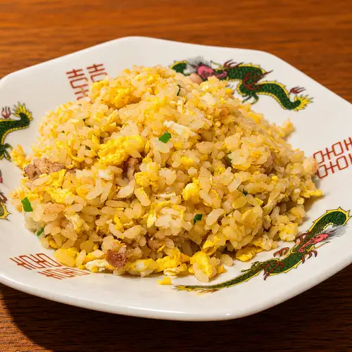 職人技が光る、究極のパラパラ食感！香ばしい醤油の香りが食欲をそそる王道炒飯／税込650円