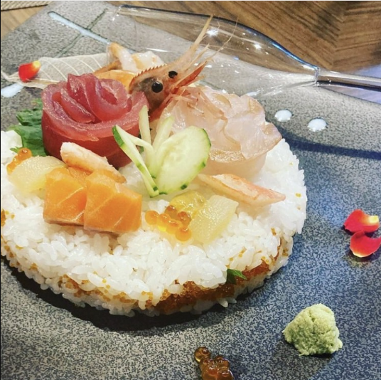 Sushi cake to celebrate! Please make a reservation by the day before!