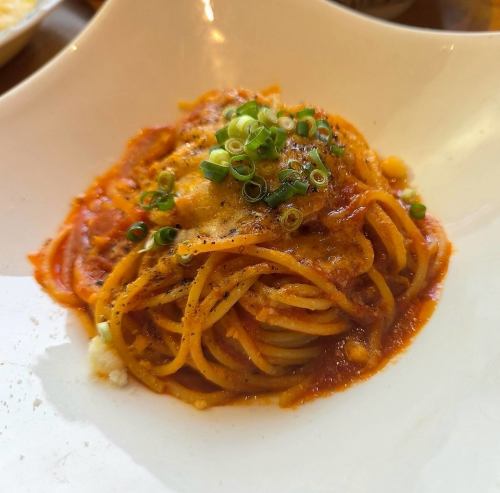 トマトソースパスタ