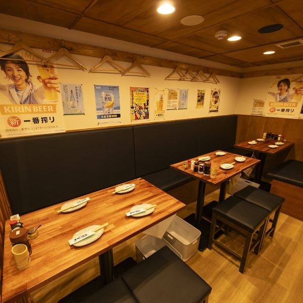 【総席数35席】貸切や宴会もお気軽にお問い合わせください！横並び最大12名様で座れるベンチシートは宴会にも使いやすいです◎【串カツ/居酒屋/梅田/飲み放題/大阪駅/大阪/肉/海鮮/釜めし/貸切/昼飲み】