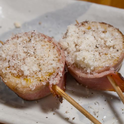 半熟卵の串ボナーラ