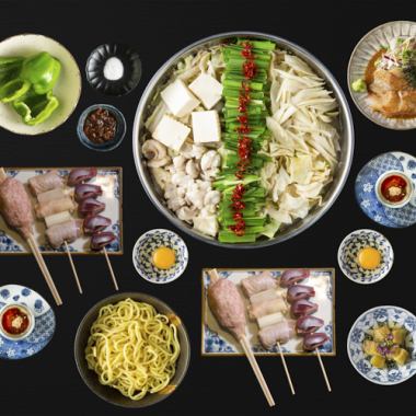 <<我們的1號人氣之選>>【烤雞串&牛油火鍋套餐】包含3種精選烤串和博多名菜牛油火鍋共7道菜，5300日元，含90分鐘暢飲♪