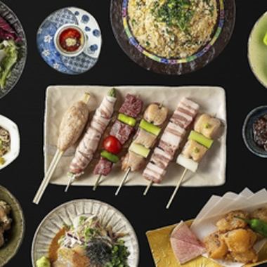 【高級套餐】8 道菜，包括 6 種特選烤串、我們著名的芝麻鰤魚以及其他推薦菜餚，5800 日元，含 90 分鐘暢飲。