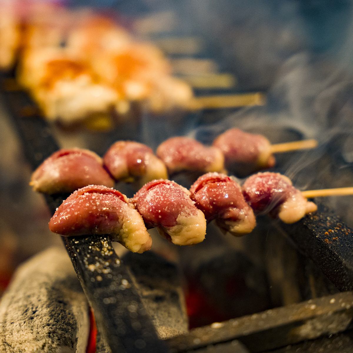 풍부한 두루마리 꼬치를 준비하고 있습니다!