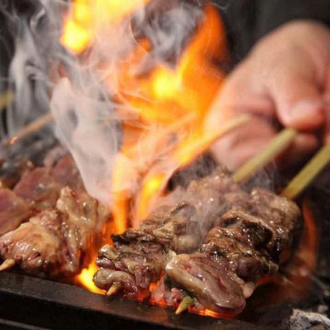 横浜本店自慢の【熟成鶏 炭火焼き鳥】ビールとも相性抜群♪柔らかさと味わいが自慢の逸品です♪