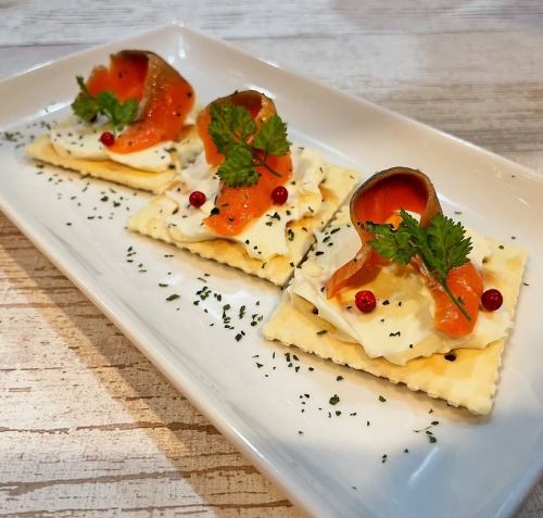 Salmon and cream cheese canapes