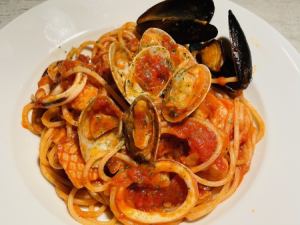 Pescatore seafood spaghetti with tomato sauce