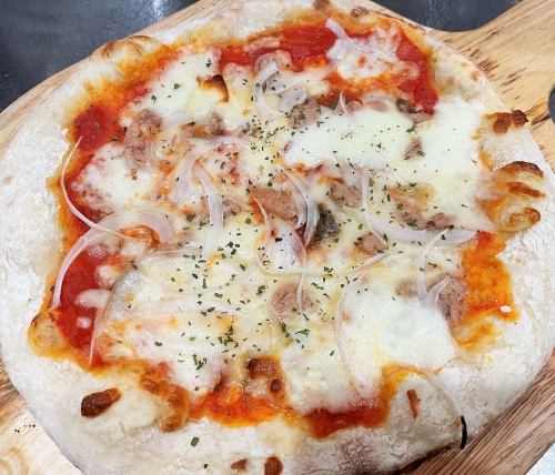 Tuna and anchovy pizza
