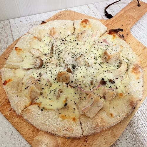 Chicken and mushroom white sauce pizza