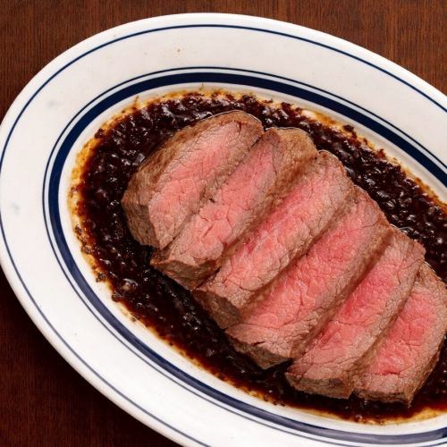 厳選牛赤身のステーキ赤ワインソース