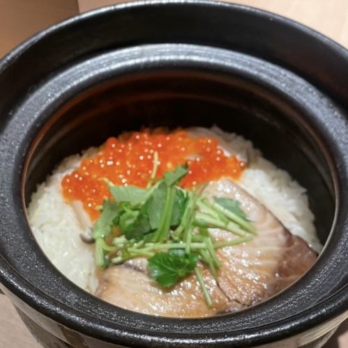 홋카이도 쌀의 최고봉 「유메 피리카」를 사용한 흙냄비 밥.