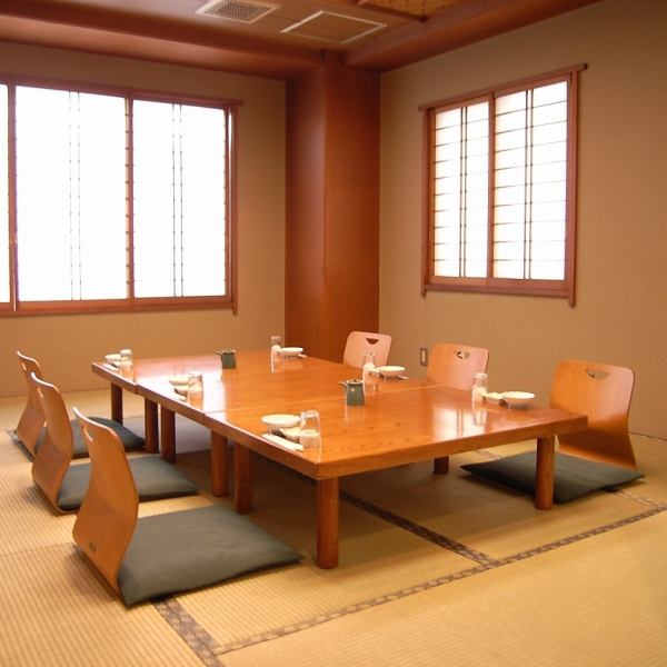 ★お気軽にお越し下さい。お席のみのご予約も可能です。幅広い層の方がご利用しやすい空間作りに努めています。お座敷はご家族連れの方もご安心してお使いいただけます。小さいお子様連れも歓迎です。エレベーター完備！