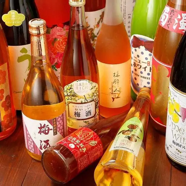 盡情享用各種與海鮮完美搭配的飲品，包括無限暢飲套餐以及豐富的啤酒和清酒。