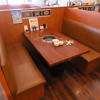 We have a table available for 6 people.