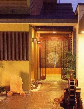  日本料理の伝統を大切に、 四季折々の新鮮な素材に拘った本物志向のお店。